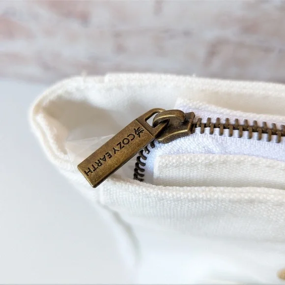 COZY EARTH Bamboo Individual Flat Sheet
Size Twin 39” X 75” X 18” - Picture 4 of 8